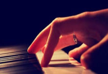 港元脱离弱方保证后在7.84附近振荡 金管局买入港元行动开始显效:方管